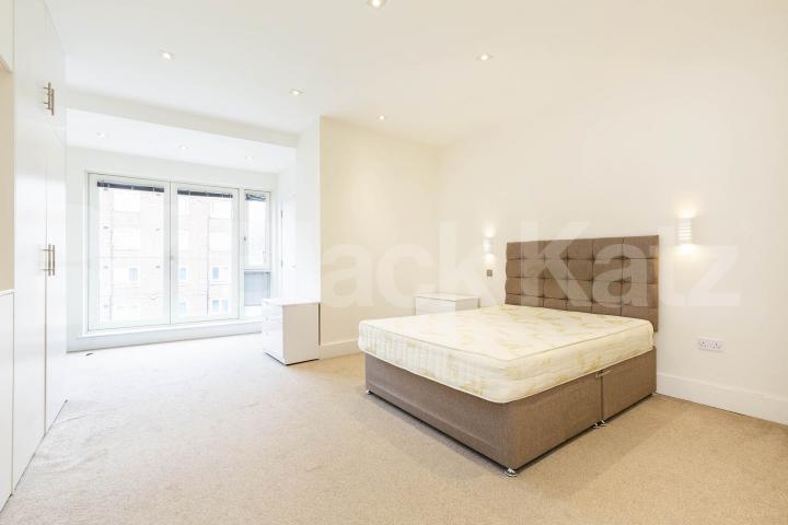 2 bedroom 2 bathroom maisonette in a central location Spelman Street , Brike Lane